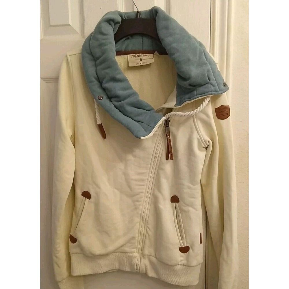 Cozy Cream Zip-Up Hoodie with Blue Quilted Collar and Leather Accents